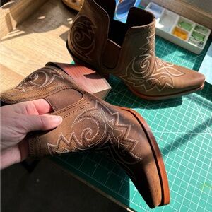 Women’s Durango Crush cowboy style booties. Size 8.5. New with tags.